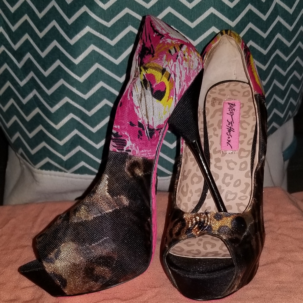 Betsey Johnson Trainn peep toe Stiletto